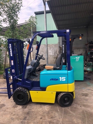 Xe nâng điện đứng lái Komatsu 1500kg1